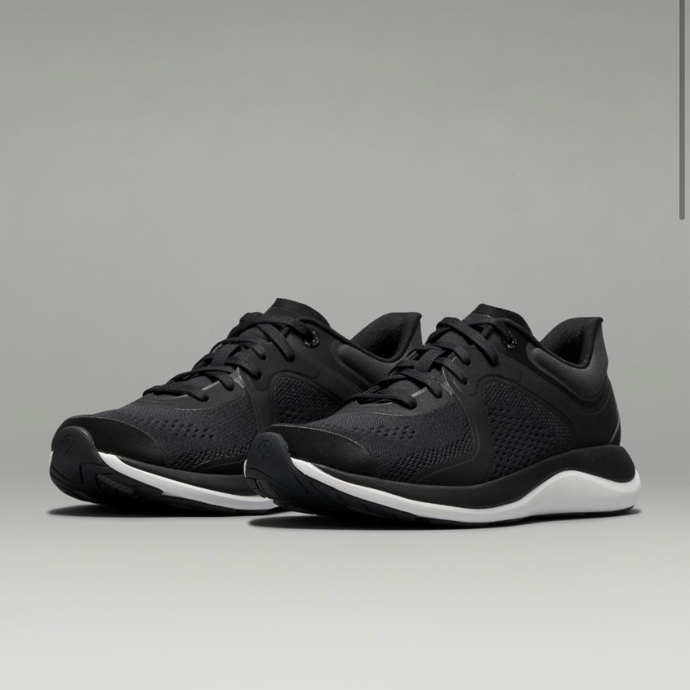 Lululemon Women’s Chargefeel Low Women’s Workout Shoes in Black Size 8